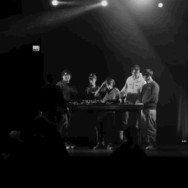 T0N1N0 wearing headphones during a live session
